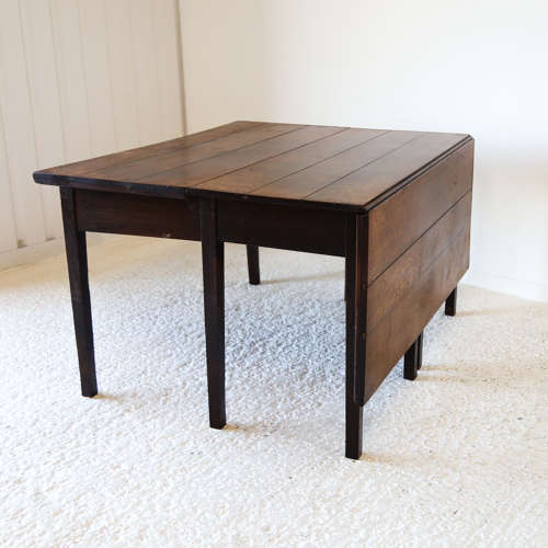 English 18th Century solid Oak drop leaf table