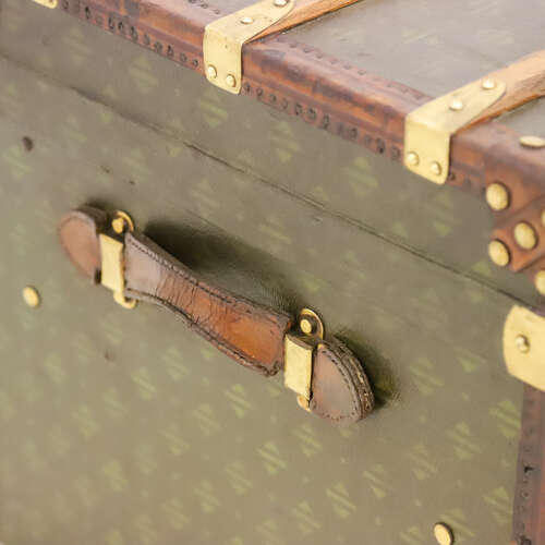 Rare Aux États Unis Monogram Steamer Trunk - A Timeless Travel Companion