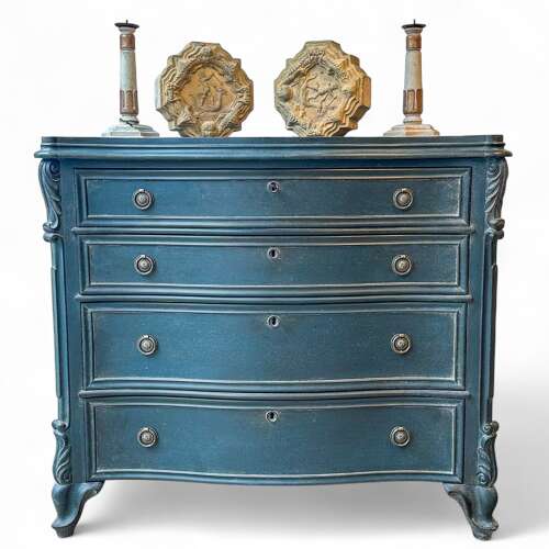 Early 20th Century French Serpentine Commode with Concealed Mahogany Compartments